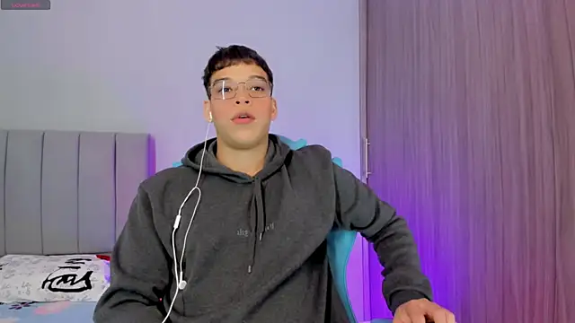 Snapshot of jake_and_joaquin chatting on 10, 3, 2025 jake and joaquin online show from 10, 3, 2025