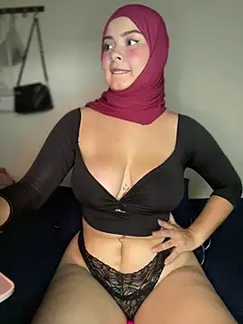 Snapshot of aneesa_darzi chatting on 11, 3, 2025 aneesa darzi online show from 11, 3, 2025