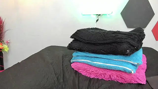 martinaclark online show from 12, 2, 2025