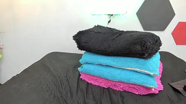 martinaclark online show from 12, 2, 2025