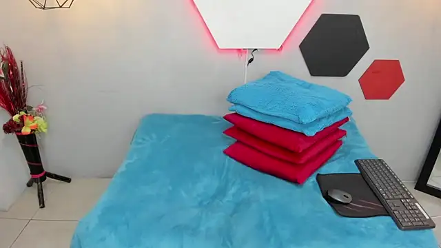 martinaclark online show from 16, 2, 2025