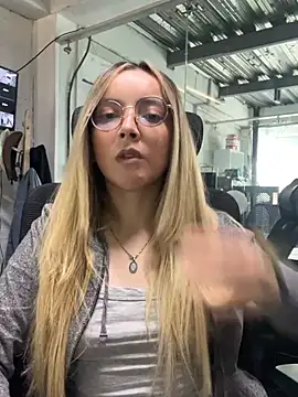 Snapshot of ana_ev chatting on 12, 7, 2026 ana ev online show from 12, 7, 2026