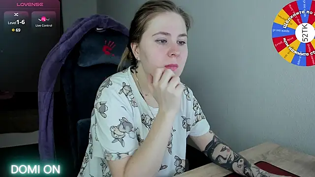 Olivia Munk online show from 12, 2, 2025