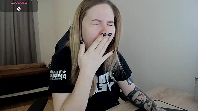 Olivia Munk online show from 16, 3, 2025