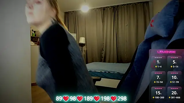 Olivia Munk online show from 8, 10, 2025