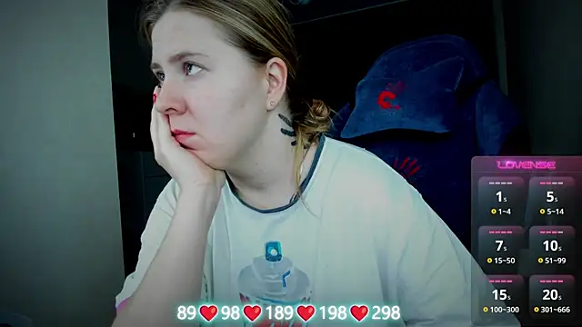 Olivia Munk online show from 4, 11, 2025