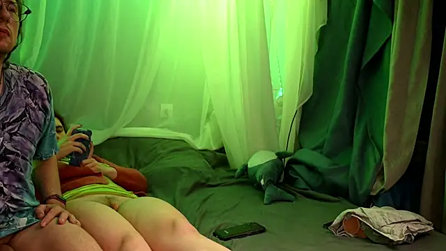 Snapshot of Claudia_and_elon_ chatting on 29, 9, 2025 Claudia and elon online show from 29, 9, 2025