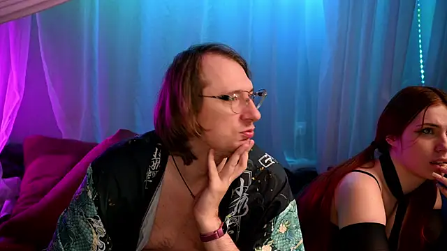 Snapshot of Claudia_and_elon_ chatting on 14, 11, 2025 Claudia and elon online show from 14, 11, 2025