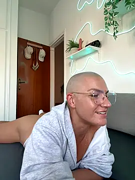 Snapshot of PaulinaSchubert1 chatting on 10, 11, 2025 PaulinaSchubert1 online show from 10, 11, 2025