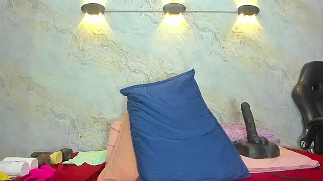 jones maddy  online show from 12, 2, 2025