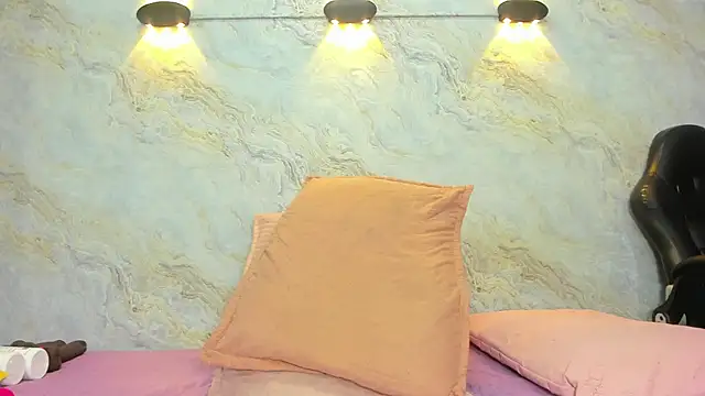 jones maddy  online show from 4, 3, 2025