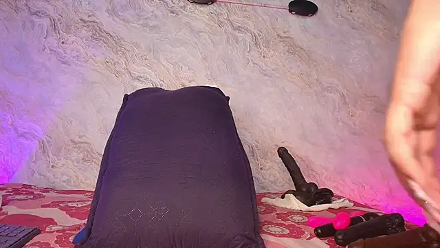 jones maddy  online show from 13, 9, 2025