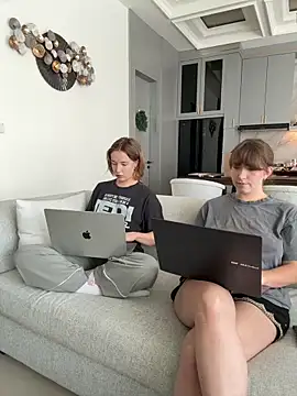 Nura n Sarah online show from 11, 4, 2026