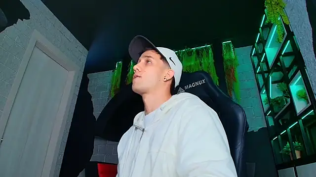 alexgiraldo  online show from 18, 3, 2025