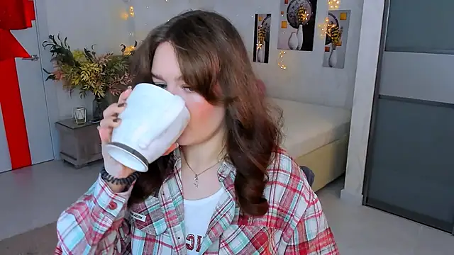 MiracleCurly online show from 15, 3, 2025