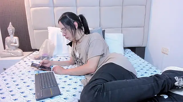 Hecatee 77 online show from 3, 3, 2025