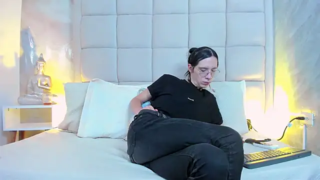 Hecatee 77 online show from 25, 10, 2025