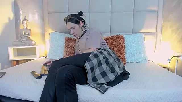 Hecatee 77 online show from 22, 12, 2025