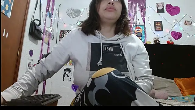 Saray extrovert  online show from 26, 12, 2024