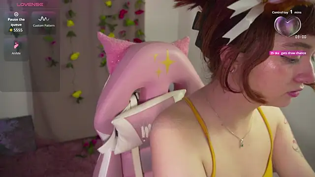 Snapshot of molly_russell chatting on 27, 10, 2025 molly russell online show from 27, 10, 2025