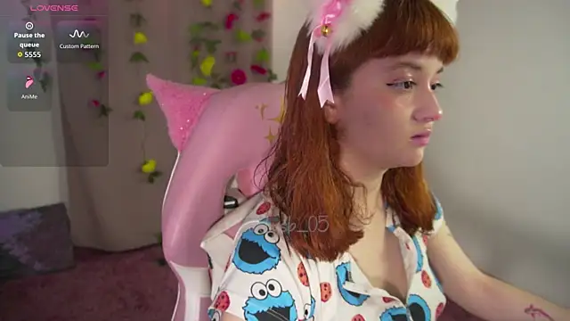 Snapshot of molly_russell chatting on 21, 12, 2025 molly russell online show from 21, 12, 2025