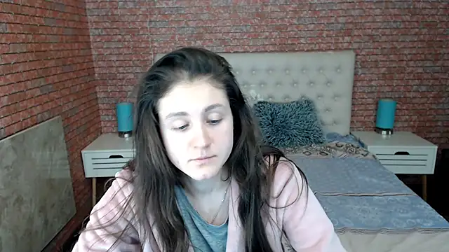 Holliy Cooper online show from 8, 2, 2025