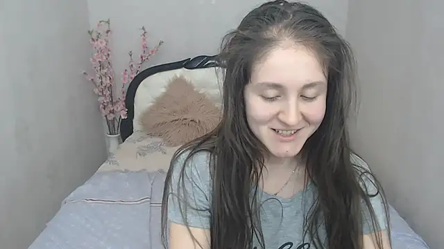 Holliy Cooper online show from 6, 3, 2025