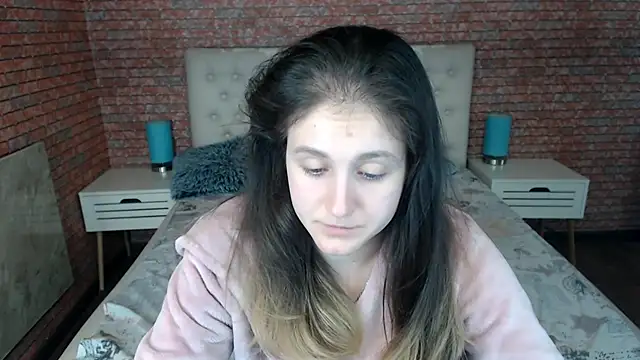 Holliy Cooper online show from 22, 9, 2025