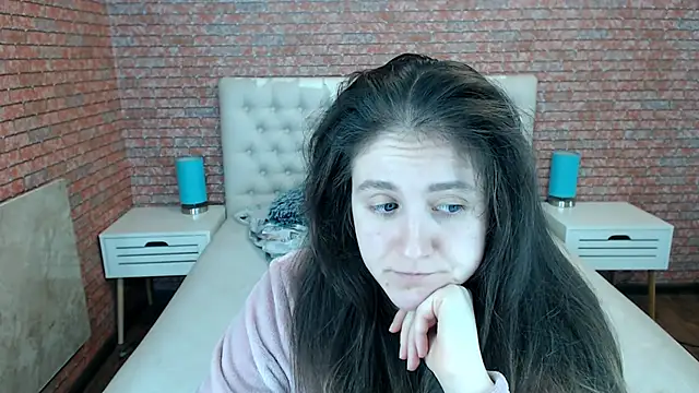 Holliy Cooper online show from 14, 11, 2025