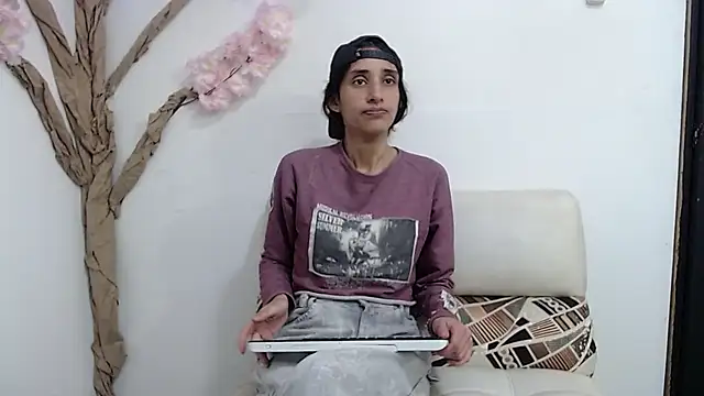 RoxanaCyrano  online show from 1, 12, 2025