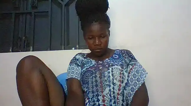Snapshot of prettychic5 chatting on 12, 3, 2025 prettychic5 online show from 12, 3, 2025
