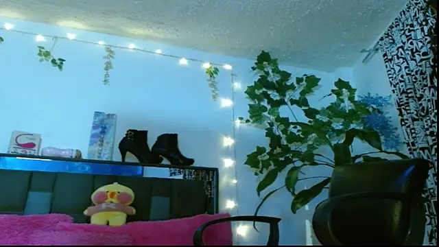 Snapshot of DULCE_ZOE chatting on 3, 2, 2025 DULCE ZOE online show from 3, 2, 2025