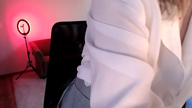 sophia leurre online show from 25, 1, 2025