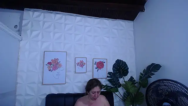 Valentinaa mature online show from 16, 9, 2025