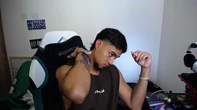 Snapshot of matias_bianco chatting on 12, 11, 2025 matias bianco online show from 12, 11, 2025