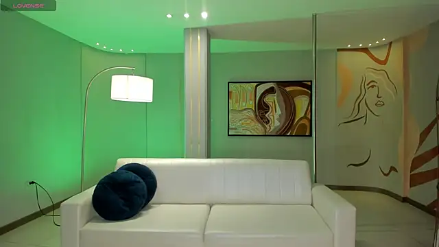 LizzHamilton   online show from 7, 10, 2025