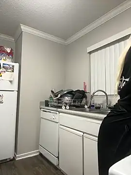 Snapshot of creamdreammmm chatting on 12, 11, 2025 creamdreammmm online show from 12, 11, 2025