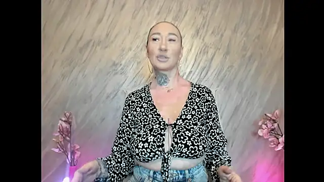 Rayanablackandwhite online show from 28, 5, 2026