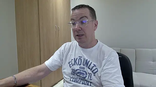 Snapshot of BrettJ81 chatting on 28, 2, 2026 BrettJ81 online show from 28, 2, 2026