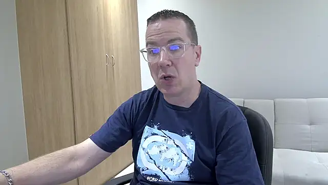 Snapshot of BrettJ81 chatting on 1, 3, 2026 BrettJ81 online show from 1, 3, 2026