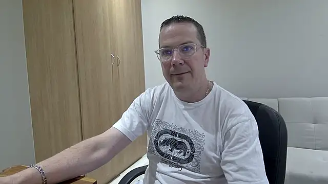 Snapshot of BrettJ81 chatting on 6, 3, 2026 BrettJ81 online show from 6, 3, 2026