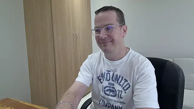 Snapshot of BrettJ81 chatting on 13, 3, 2026 BrettJ81 online show from 13, 3, 2026