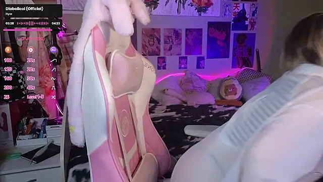 Evie Ro online show from 8, 1, 2025