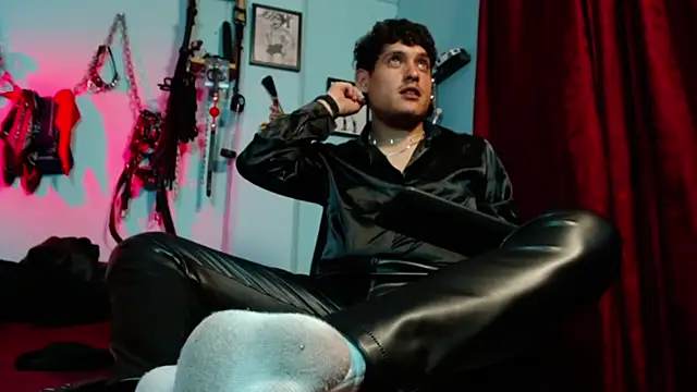 dom2travelersss online show from 13, 4, 2026