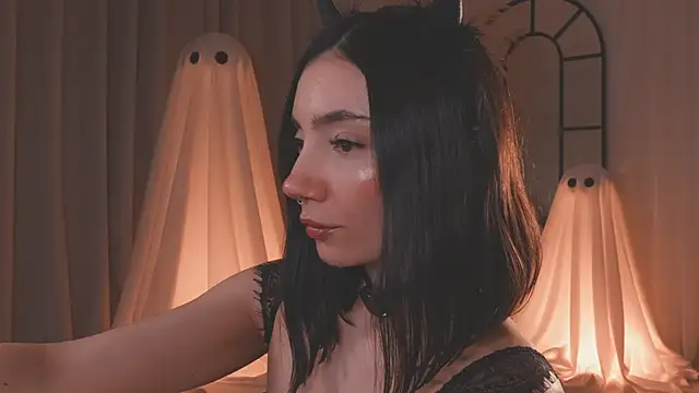 Snapshot of AmyArmstrong chatting on 12, 10, 2025 AmyArmstrong online show from 12, 10, 2025