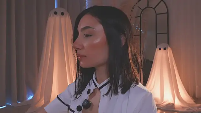 Snapshot of AmyArmstrong chatting on 18, 10, 2025 AmyArmstrong online show from 18, 10, 2025