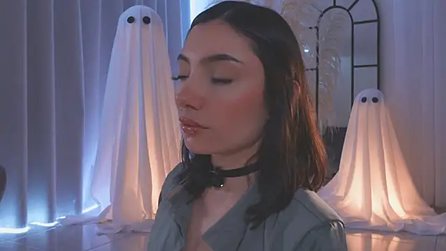 Snapshot of AmyArmstrong chatting on 25, 10, 2025 AmyArmstrong online show from 25, 10, 2025