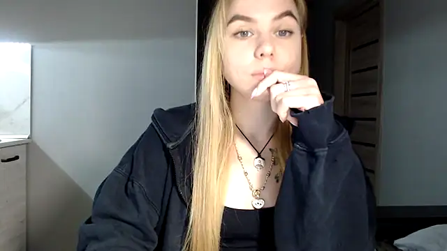 Snapshot of Sunbeam_ chatting on 12, 12, 2024 Sunbeam online show from 12, 12, 2024