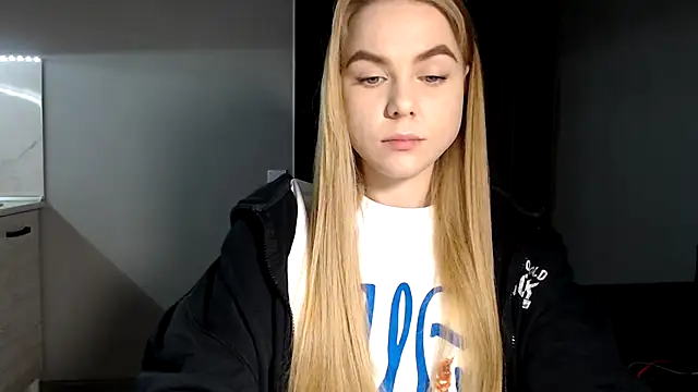 Snapshot of Sunbeam_ chatting on 4, 2, 2025 Sunbeam online show from 4, 2, 2025