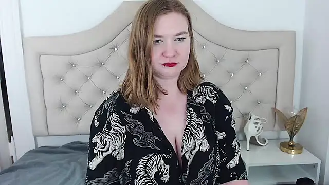 Snapshot of LaraDream chatting on 1, 1, 2025 LaraDream online show from 1, 1, 2025